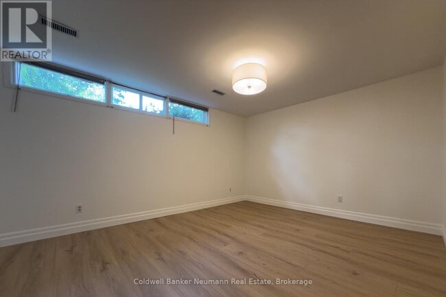 Photo - 14 McElderry Rd