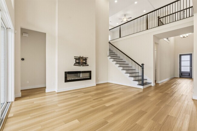 Photo - 4615 Bridgewood Dr