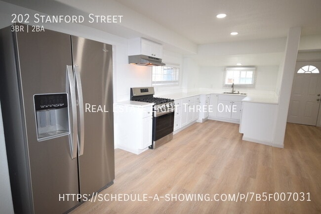 Photo - 202 Stanford St