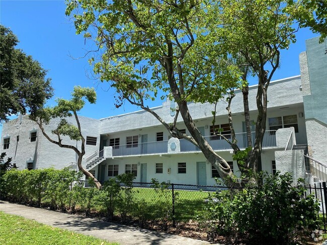 Building Photo - 1925 Madison St Unit 11 Rental