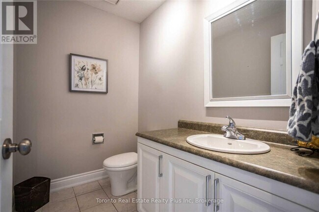 Photo - 48 Newbury Crescent