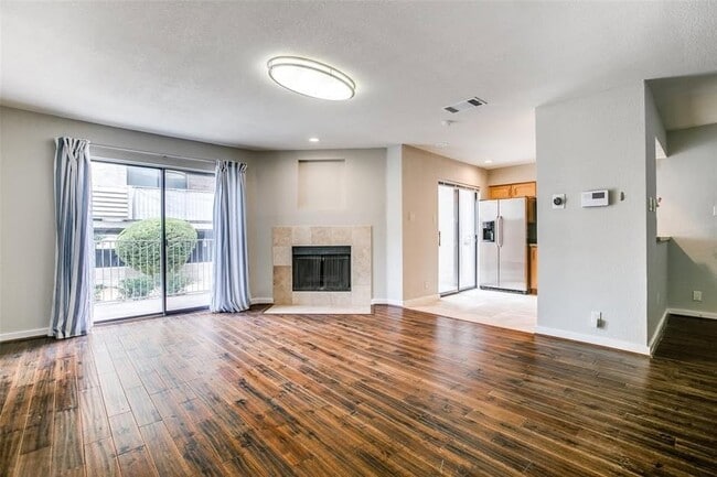 Building Photo - 4777 Cedar Springs Rd Unit Parkside Condo