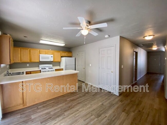 Photo - 76 E Center St