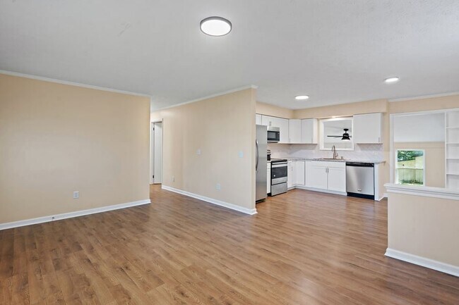 Photo - 1539 White Rd