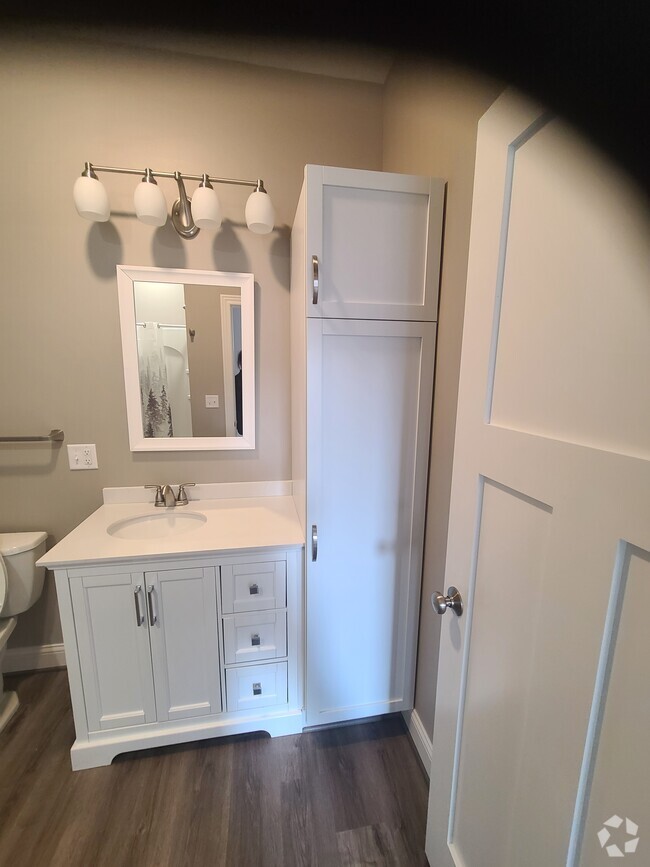 Building Photo - 1154 White St Unit 1154 12 Rental