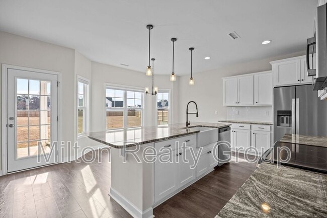 Photo - 8 Looping Horse Cir