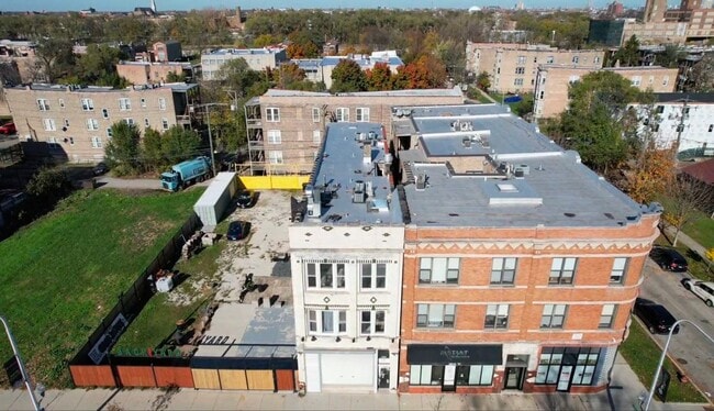 Building Photo - 2838 W Roosevelt Rd Unit 2R