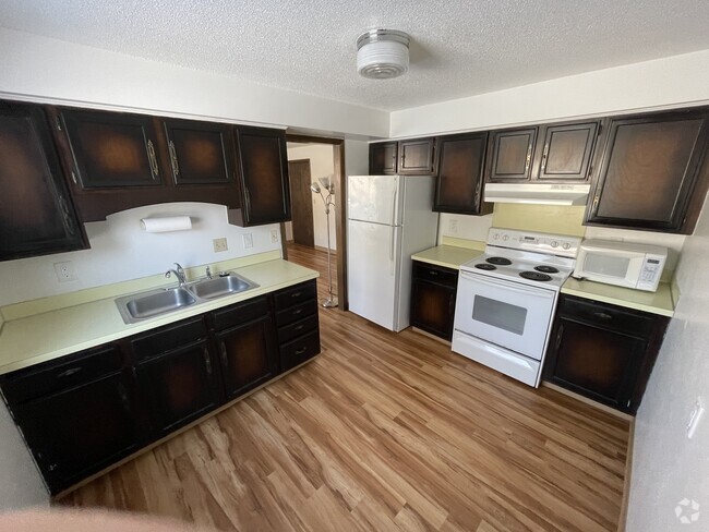 Kitchen - 717 Westgate St Unit Basement Rental