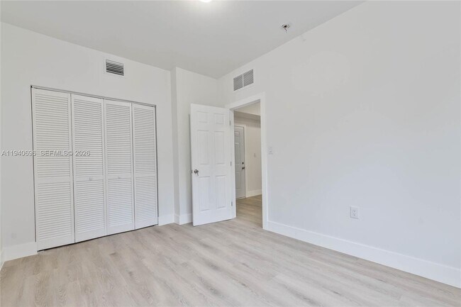 Photo - 858 NW 3rd St Unidad 6