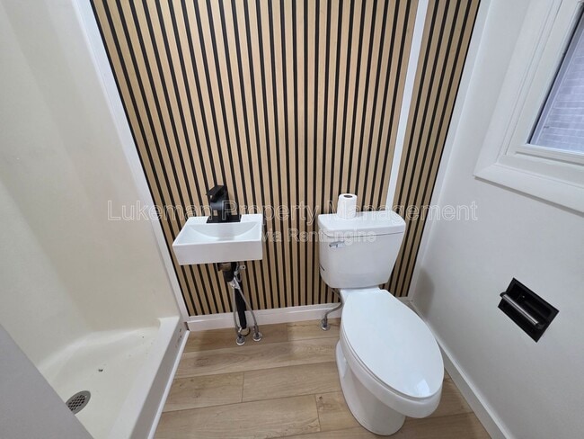 Photo - 822 W Main St