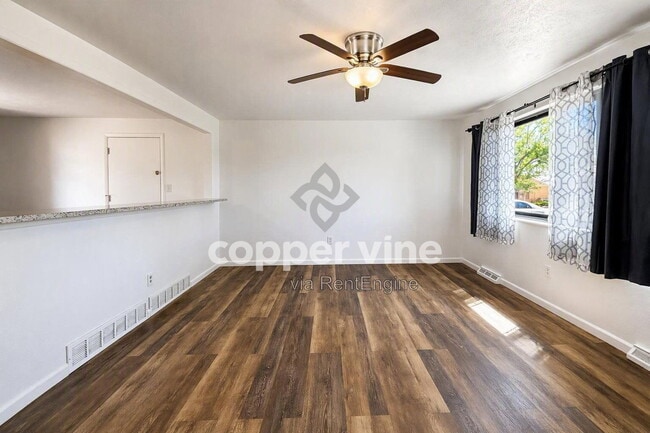 Photo - 7465 Kendall St