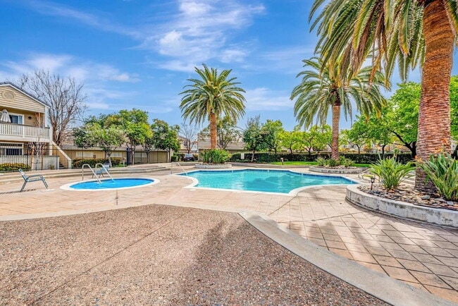 Building Photo - charming one-bedroom apartment is the perf... Unit 22