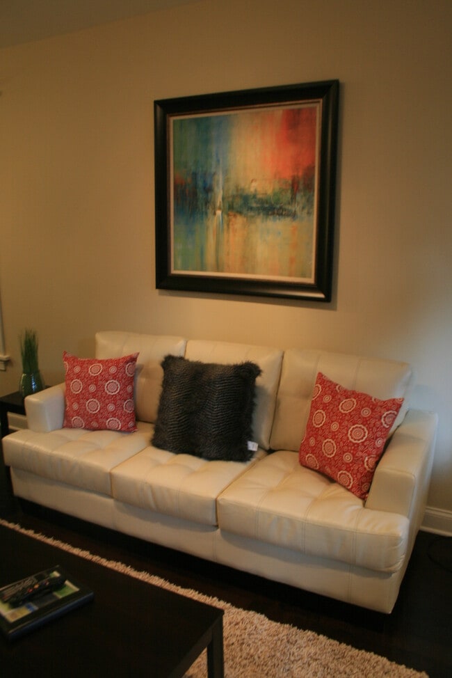 Photo - 3249 N Hoyne Ave