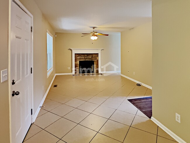 Photo - 710 Ridgewood Way