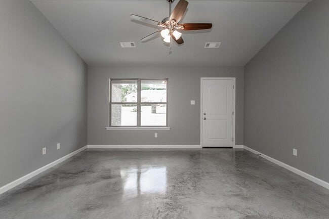 Photo - 404 Merganzer Dr