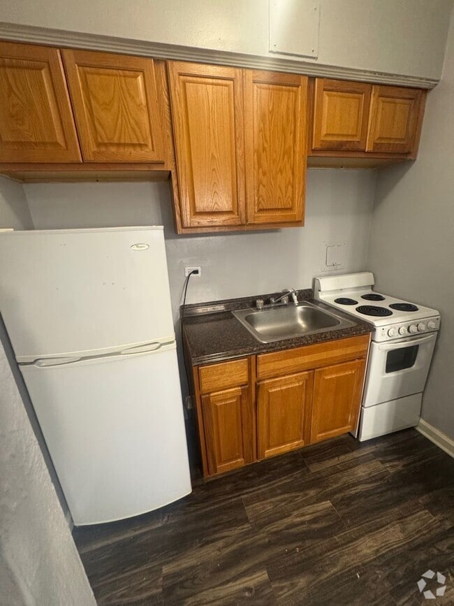 Building Photo - 2826 E 130th St Unit 301 Rental