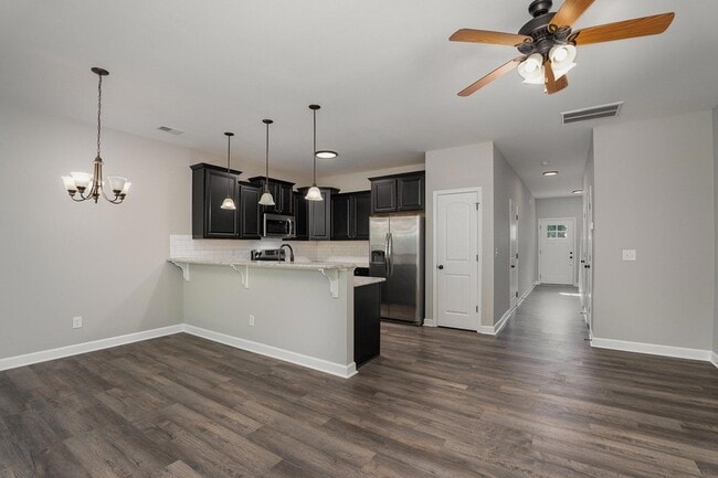 Photo - 407 E 3rd St