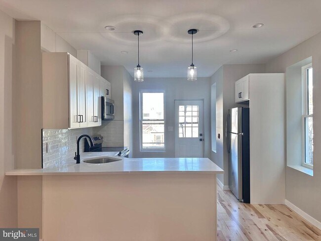 Building Photo - 2821 W Girard Ave Unit 2ND FLOOR