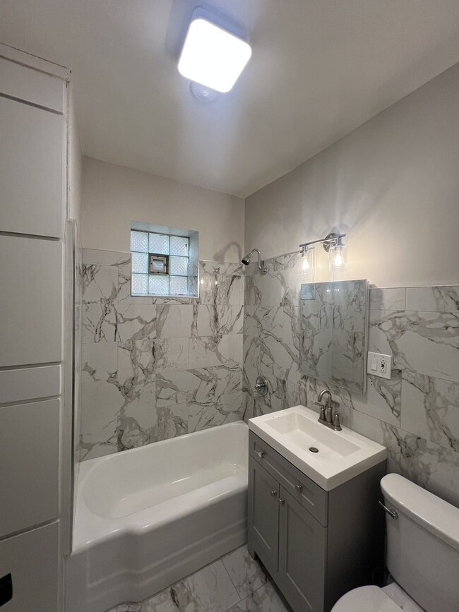 Photo - 5017 N Sawyer Ave