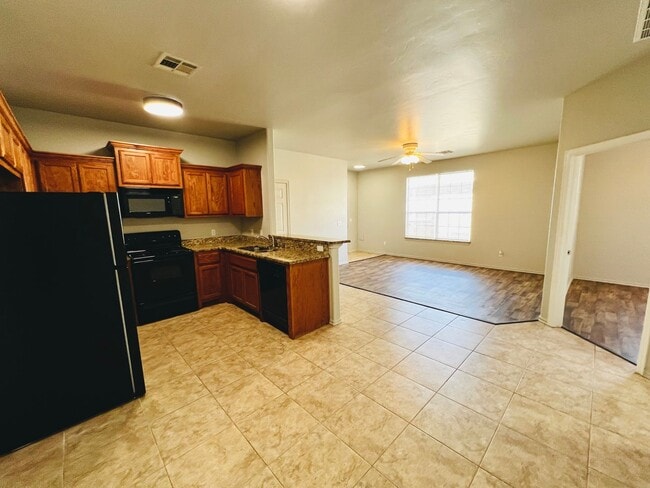 Photo - Charming 3BD 2BA Duplex in Yukon, The Gardens @ Chisholm Creek!!