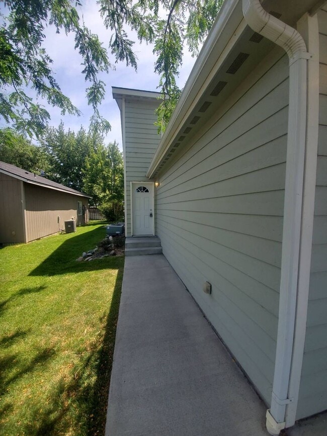 Photo - 1803 W Bemis St