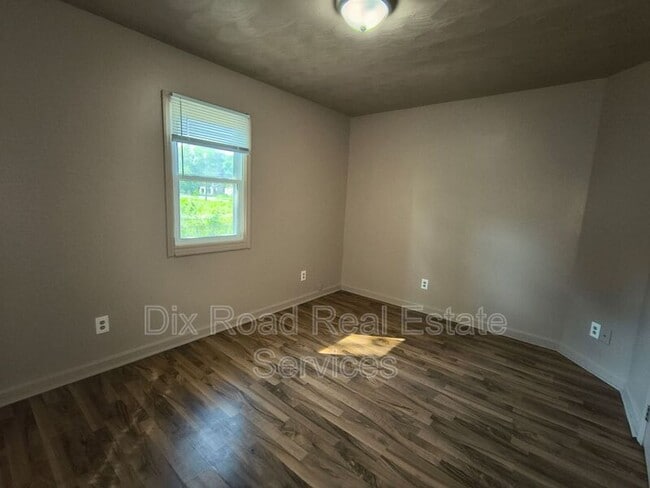 Photo - 2308 Waneta Ave
