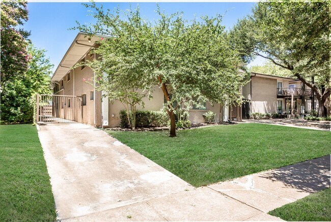 Photo - 2 Bedroom, 2 Bath Apartment in Munger Place! Unit 4