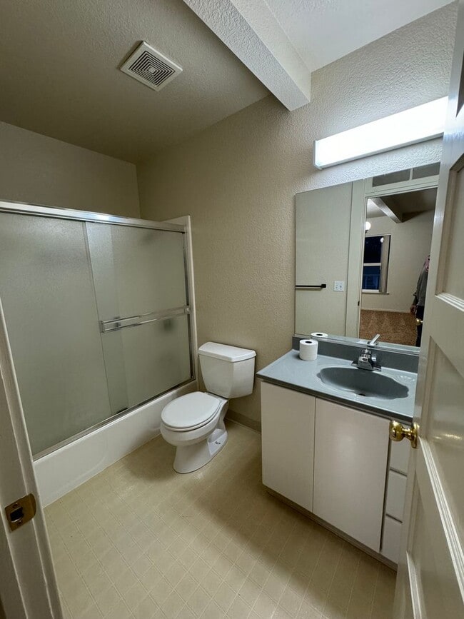 Photo - 102 Richardson St Unidad 303
