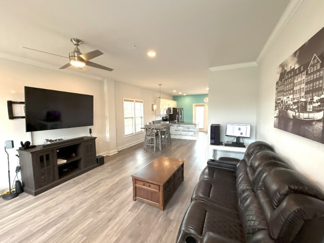 Photo - 812 Moen Pl
