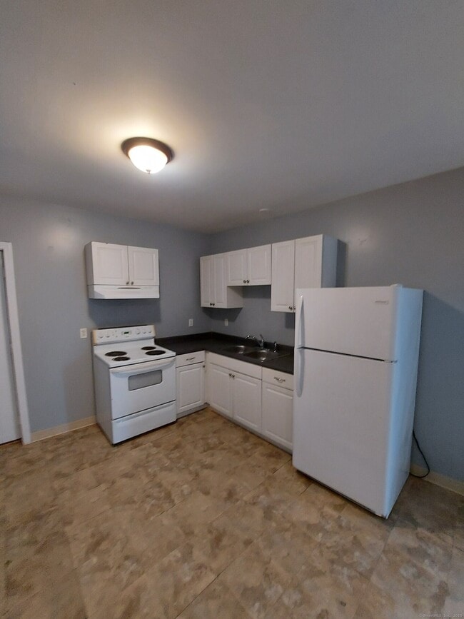 Building Photo - 50 Hunters Ave Unit 54-2
