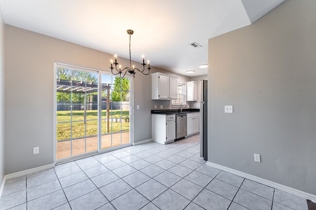 Photo - Centerton Sanctuary: 3-Bedroom, 2-Bathroom Rental with Expansive Backyard