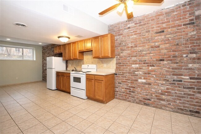Photo - BRADFORD APARTMENTS -- 094
