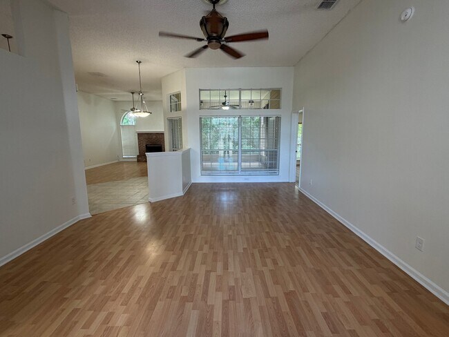 13774 Danforth Dr S