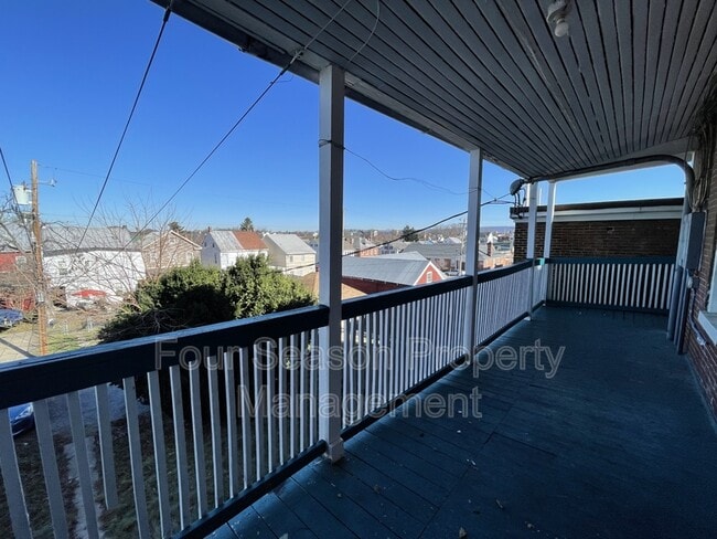 Photo - 616 W Franklin St