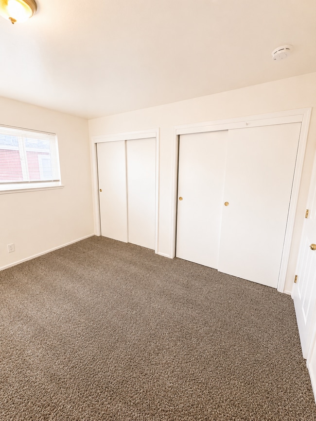 $1575 Moves You In - No Rent Due For August 2026    Updated interior - must see! Parking On Site ...