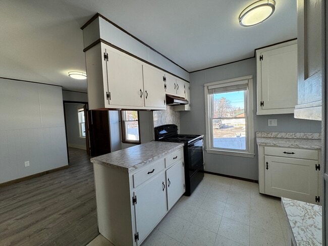 Photo - 261 Litchfield St