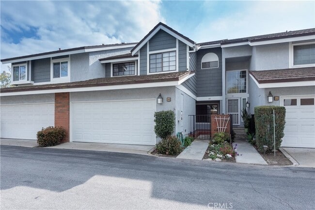 Building Photo - 49 Summerstone