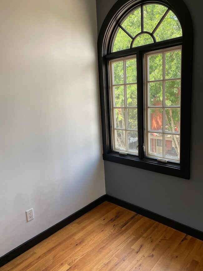 66 S Douglass St Unit 104
