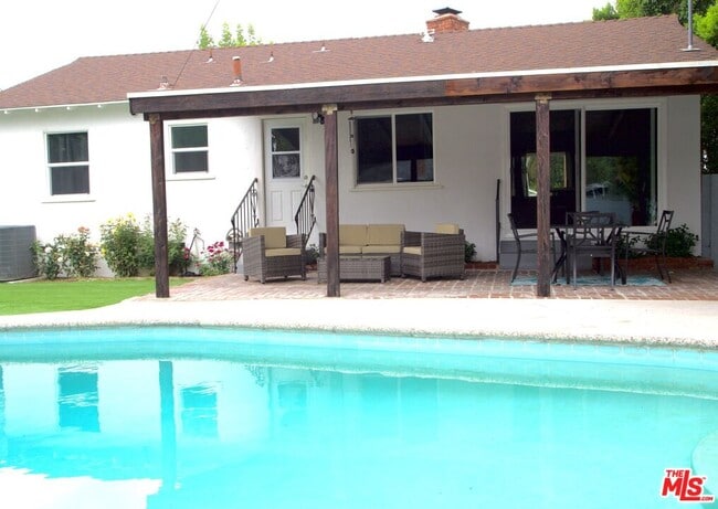 Building Photo - 15732 Covello St Rental