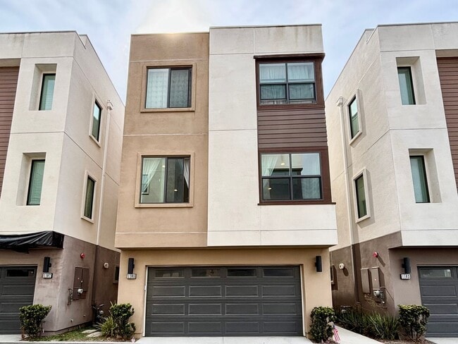 Building Photo - Coastal Living Elevated at Shoreline | 4 B... Rental