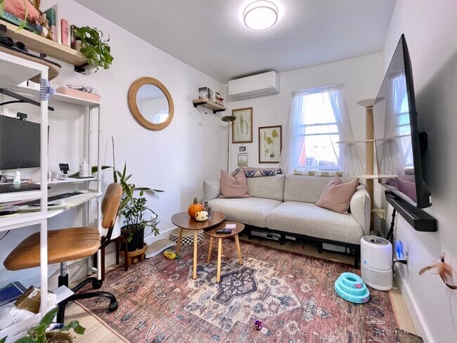 Photo - 379 Monmouth St