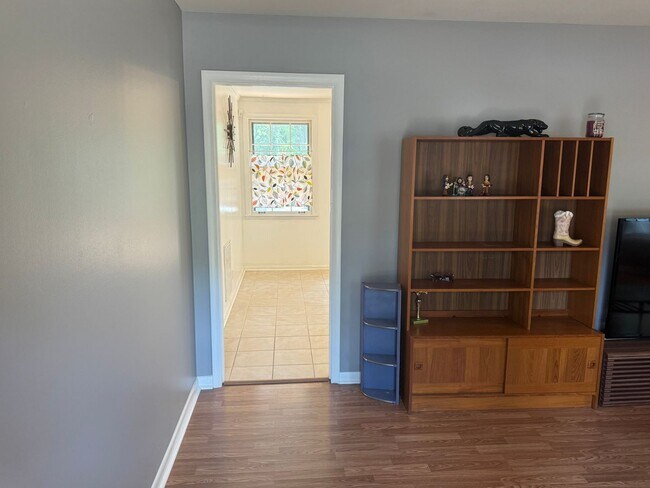 Photo - 332 Lynn Dr
