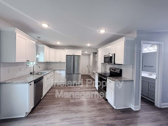 Photo - 668 McKenzie Rd