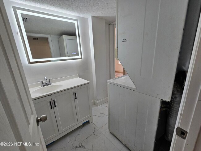 Photo - 3920 N Davis St
