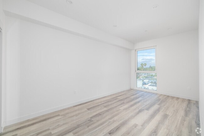 1BR, 1BA - 715SF - Bedroom
