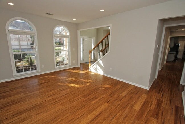 Photo - 5057 Bethpage Dr NE