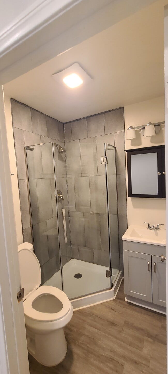 Baño - 909 Begonia St Unidad 1