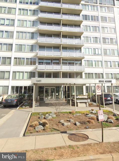 Building Photo - 1301 S Arlington Ridge Rd Unit 308