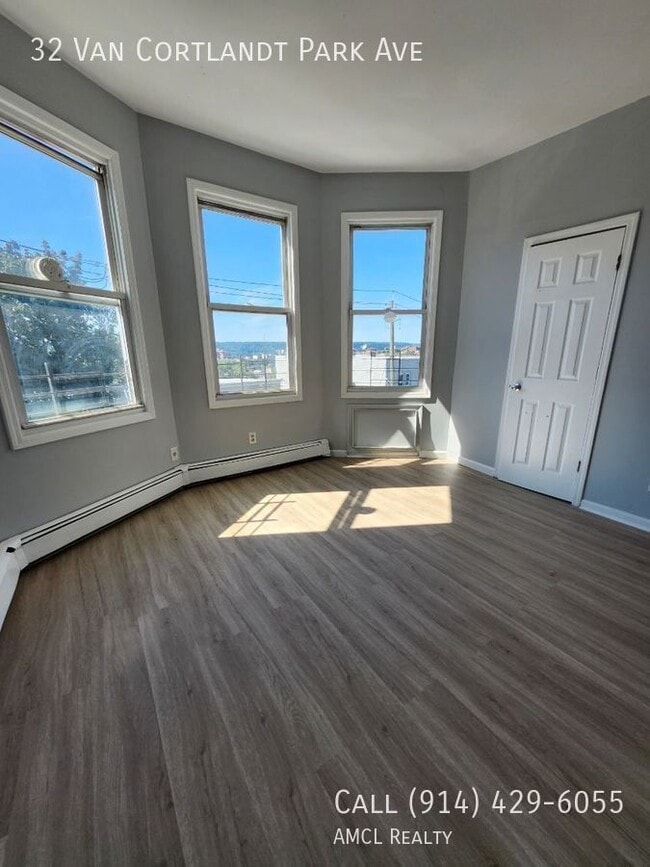 Photo - 32 Van Cortlandt Park Ave