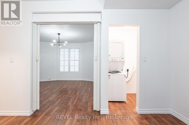 Photo - 4762 Kincaid Pl Unité Main